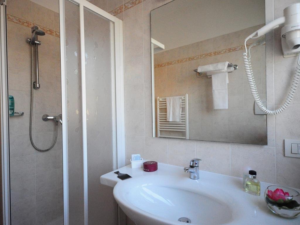 Фото 46860593874