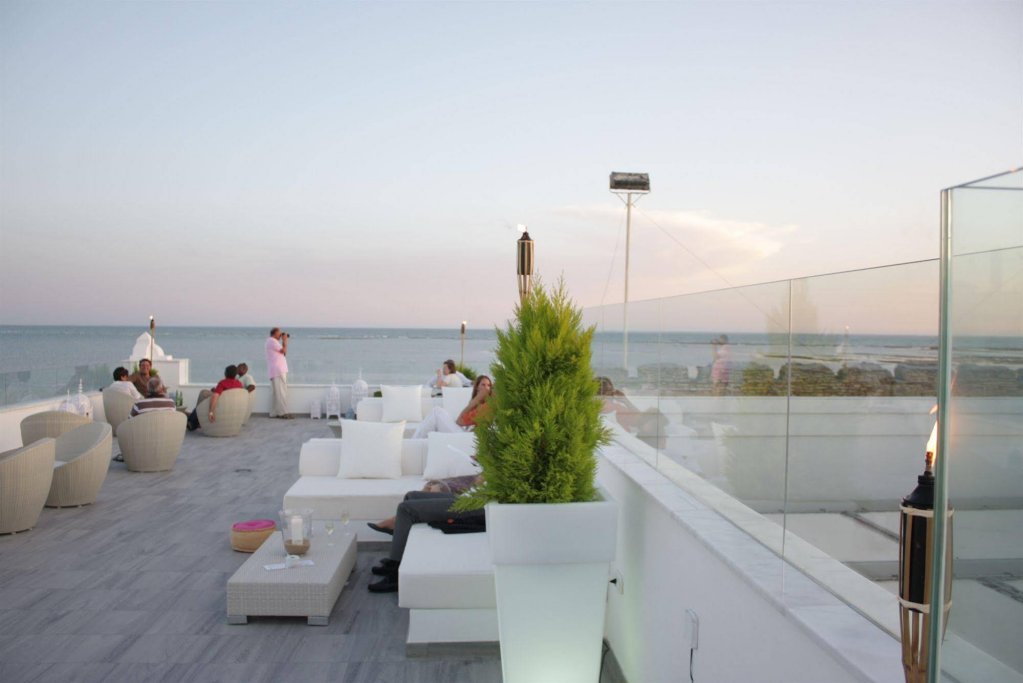 Фото Playa De La Luz Hotel