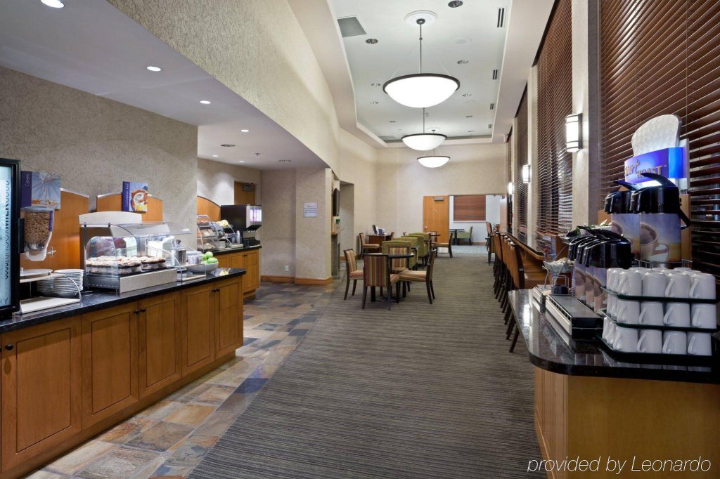 Фото Holiday Inn Express Vancouver Airport Richmond