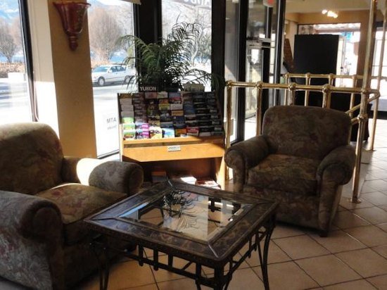 Фото Hotel Zed Kelowna