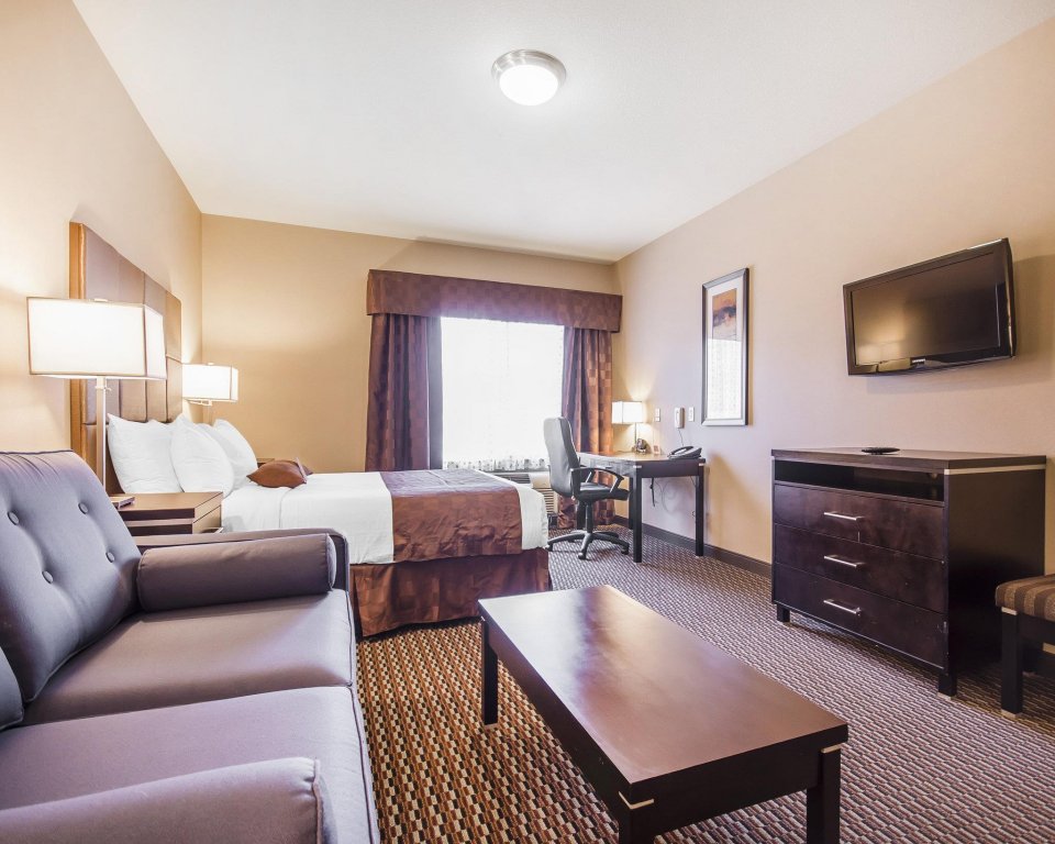 Фото Comfort Suites Kelowna