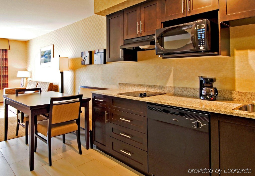 Фото Holiday Inn Express Hotel & Suites Riverport Richmond