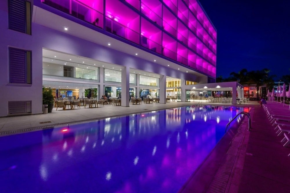 Фото Tasia Maris Seasons