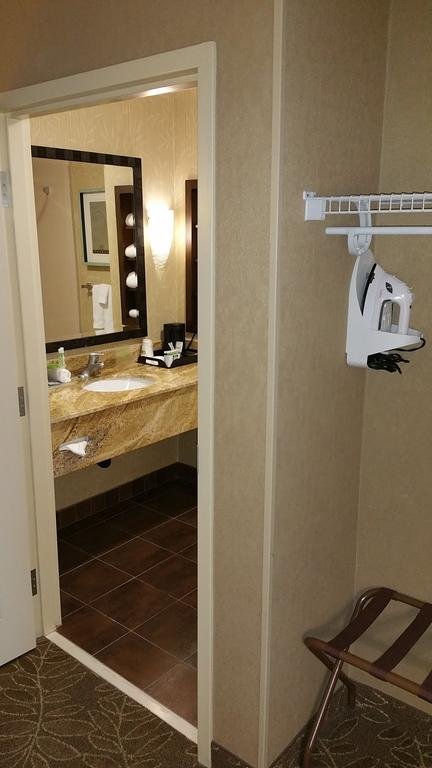Фото Holiday Inn Express Hotel & Suites Logan, an Ihg Hotel