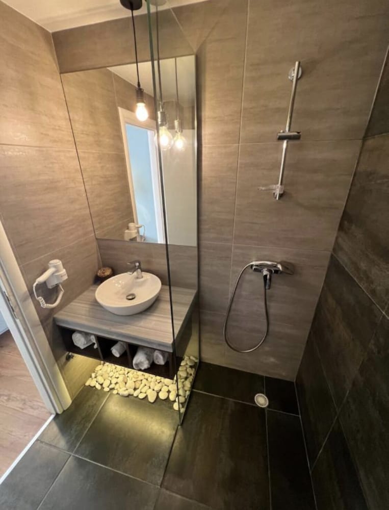 Фото Hotel Kanes