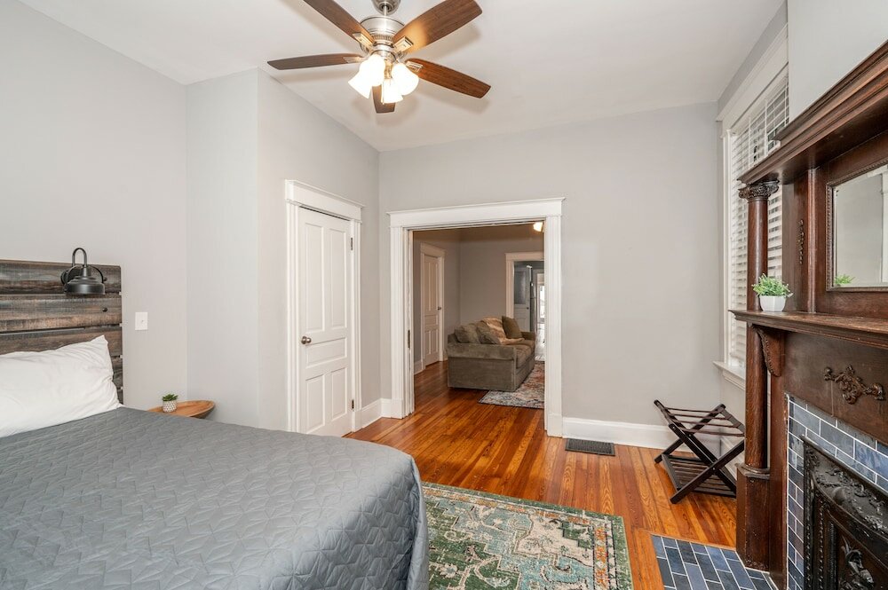 Фото Suites on Main 1