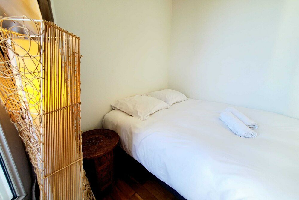 Фото Bright & Cosy One-bed Apartment