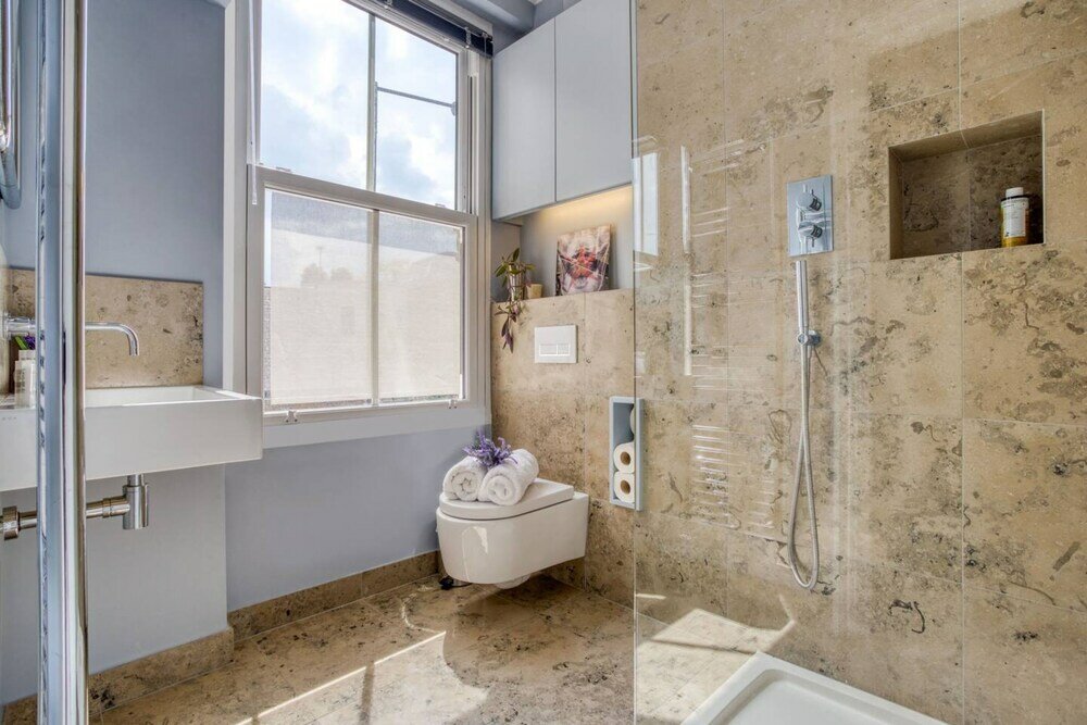 Фото Beautiful and Airy 1 Bedroom Flat - West London