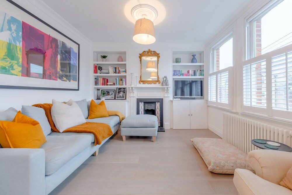 Фото Stunning 2 Bedroom Flat With a Garden in Barnes