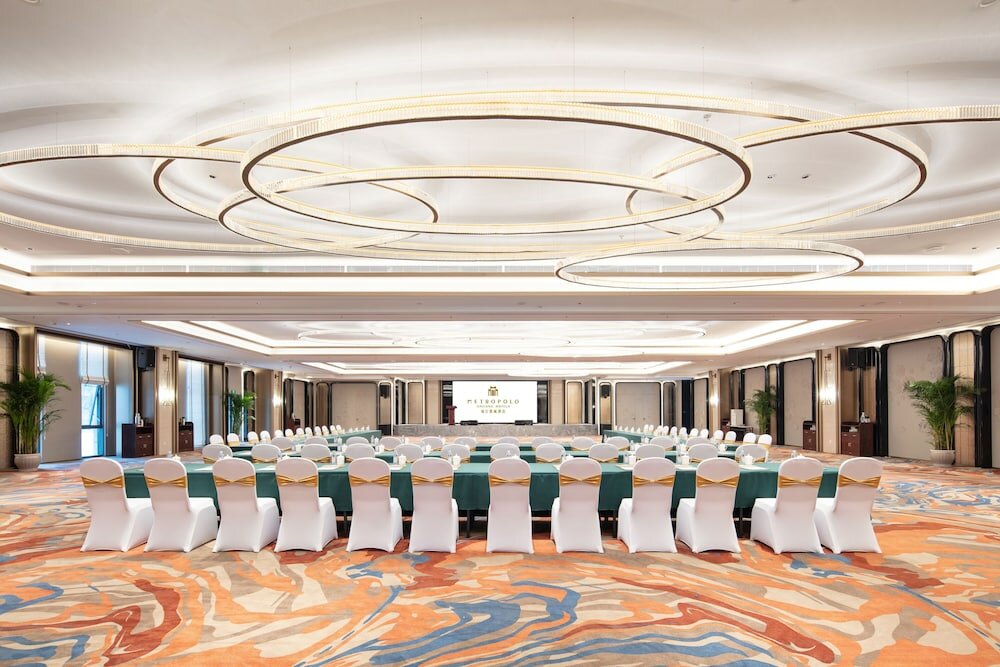 Фото Tiegang Jinjiangduchengjiudian