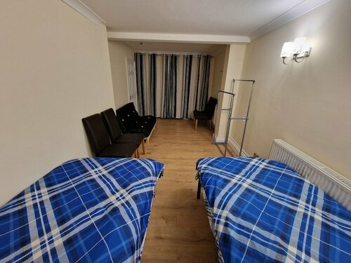 Гостиница Rooms with Shared Bath Kitchen Parking в Слау