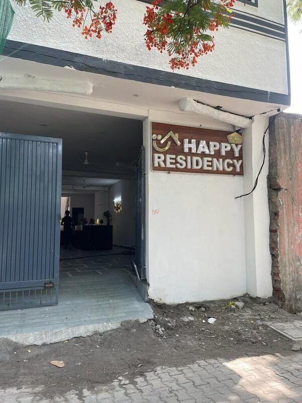 Гостиница Roomshala 123 Happy Homes Saket в Дели