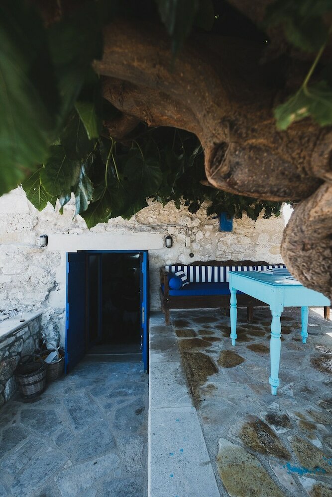 Фото Karavos View - A Unique Artists' Hideaway Paradise