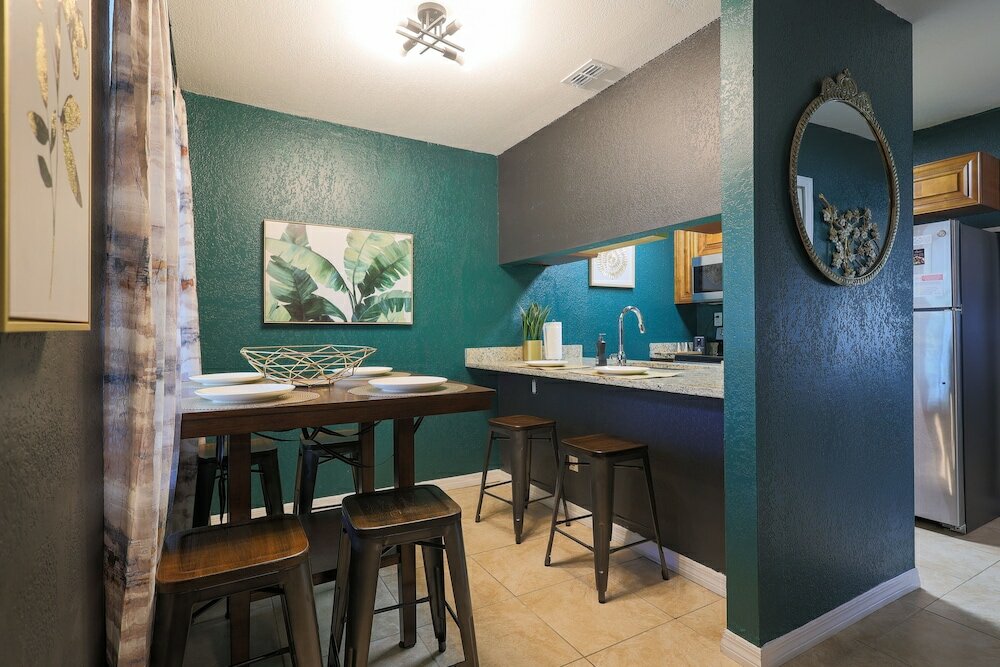 Фото Saint Joseph Suites Down Town Tampa