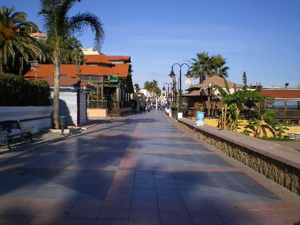 Фото Waterfront Playamar Apartments