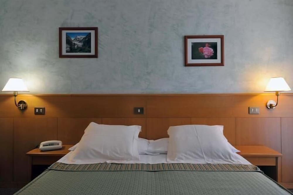 Фото Hotel Beau Sejour