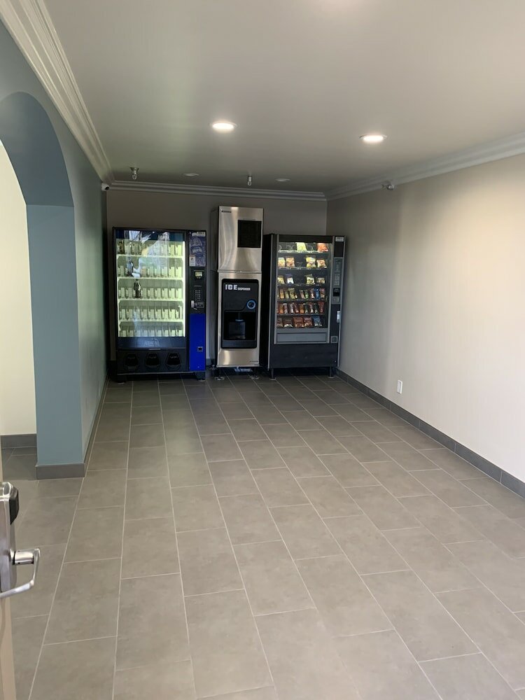 Фото Industry Inn & Suites