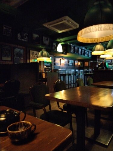 Моншадағы жалаңаш еркектер