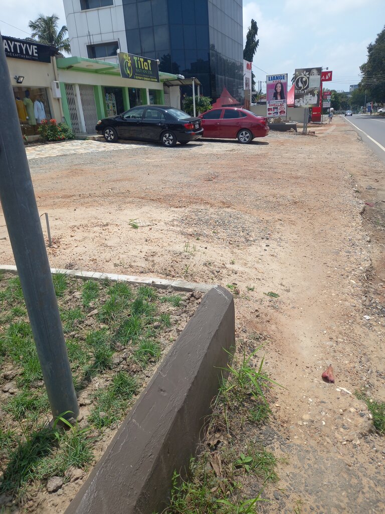 Alcoholic beverages Duty free, Accra, photo