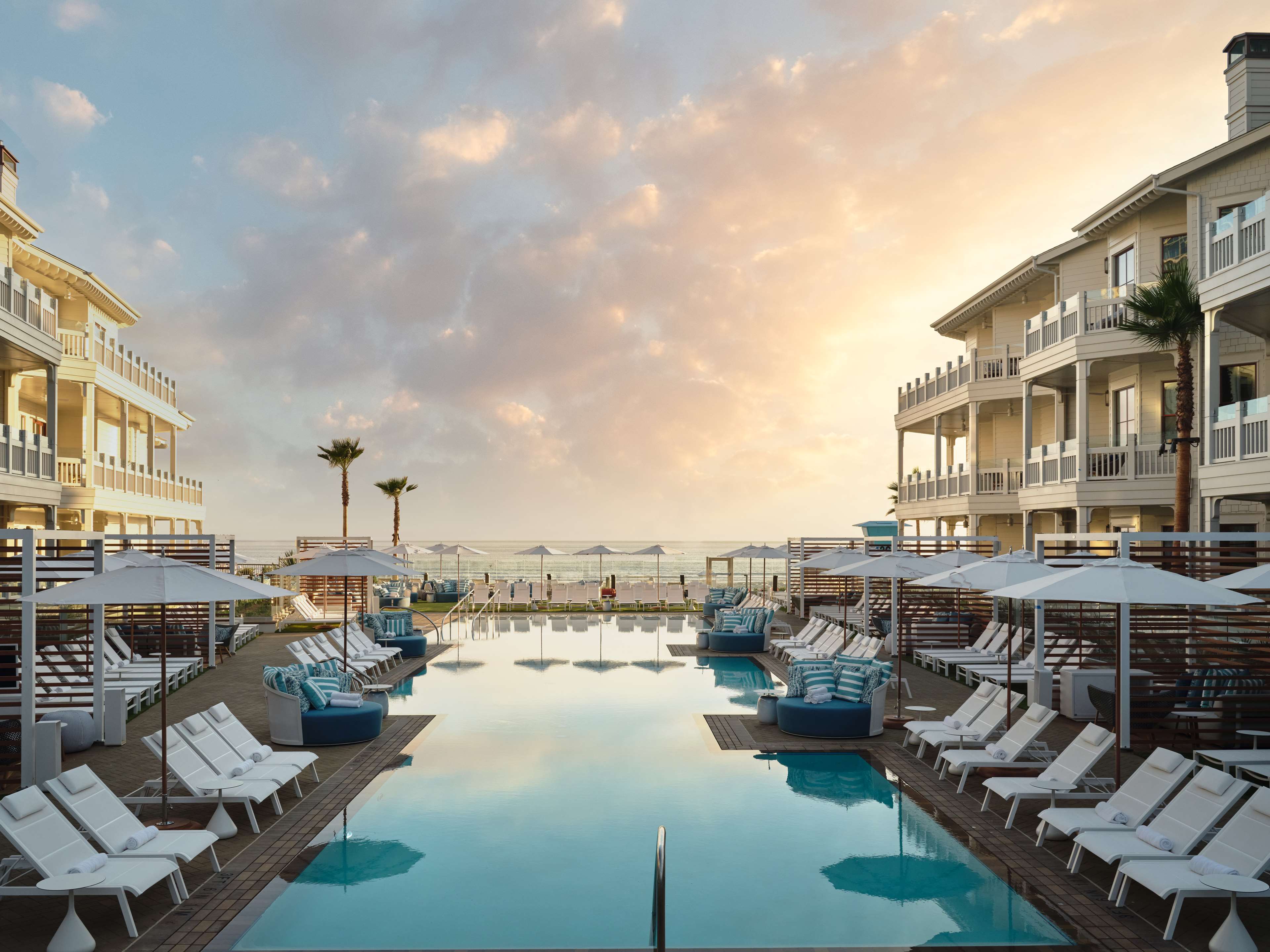 Фото Beach Village at The Del, Curio Collection by Hilton