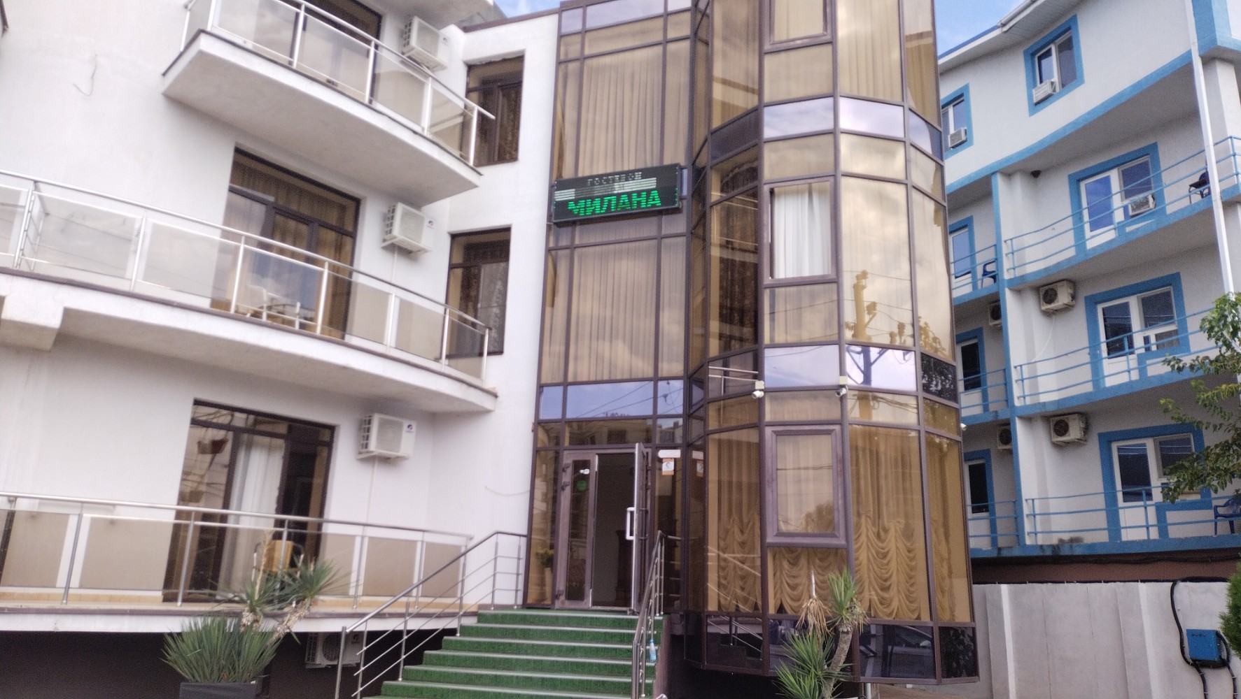 Фото отеля 2