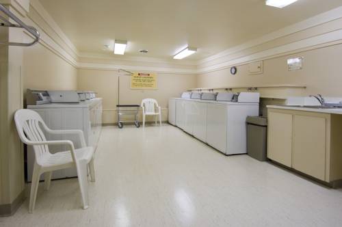 Фото Royal Scot Hotel & Suites