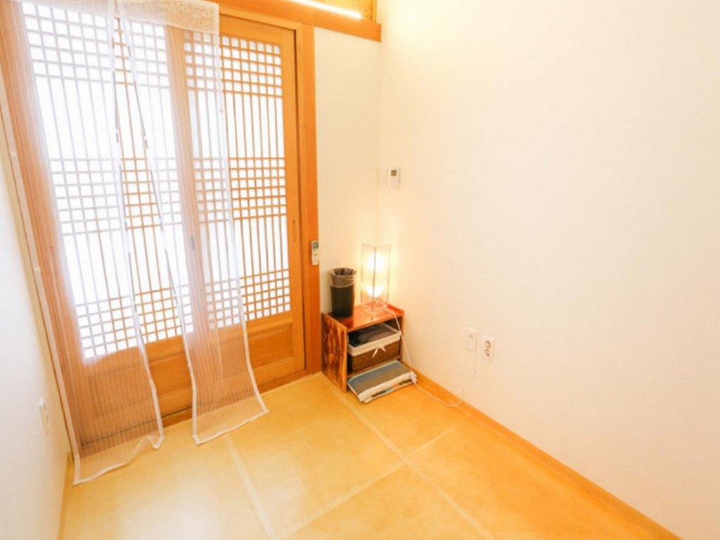 Фото Dalzip Bukchon Hanok Guesthouse