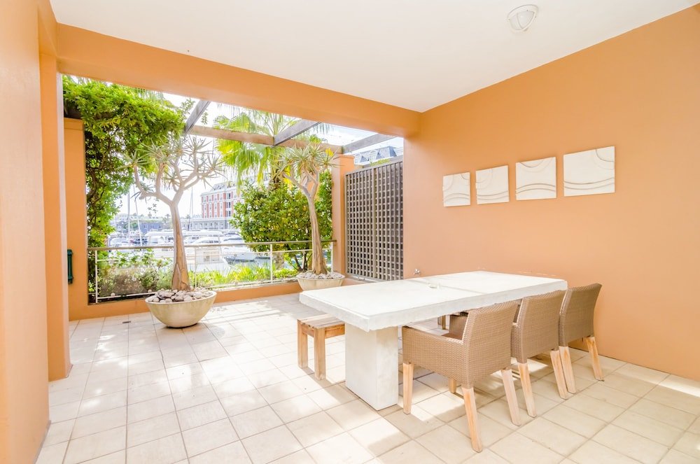 Фото Mountain Marina Luxury Apartments