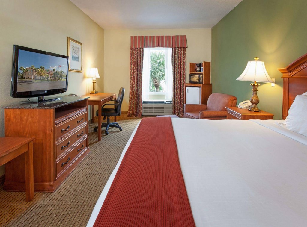 Фото Holiday Inn Express & Suites Port Charlotte, an Ihg Hotel