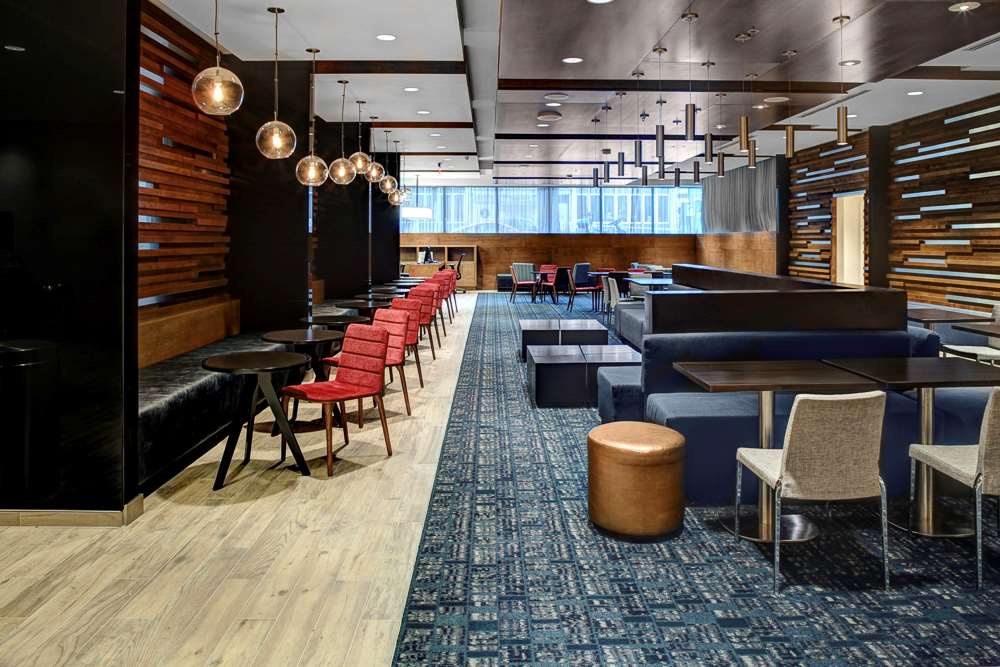 Фото Hampton Inn & Suites Richmond - Downtown