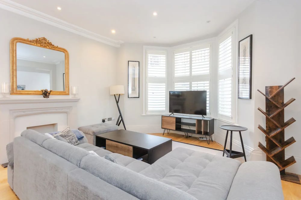 Фото Modern 2 Bedroom Apartment Near Gloucester Road