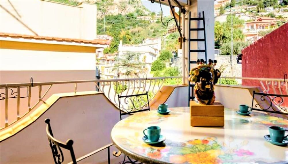 Фото Taormina Sea View Penthouse Apartment