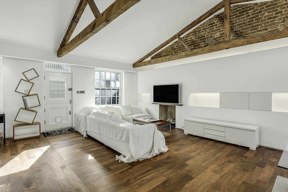 Фото Luxury Loft-style Mews House