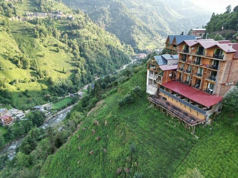 Гостиница Yamaçda Suit Otel в Чамлыхемшине