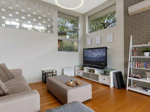 Гостиница Spectacular Views - 4 Bedroom House в Хобарте