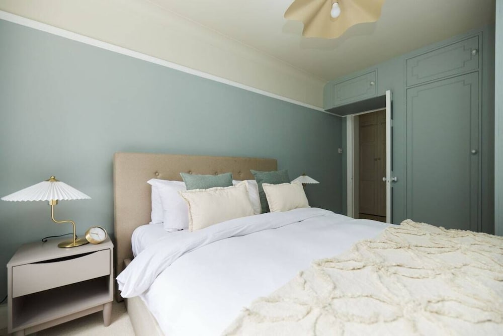 Фото The Golders Green Place - Modern and Bright 1bdr Flat