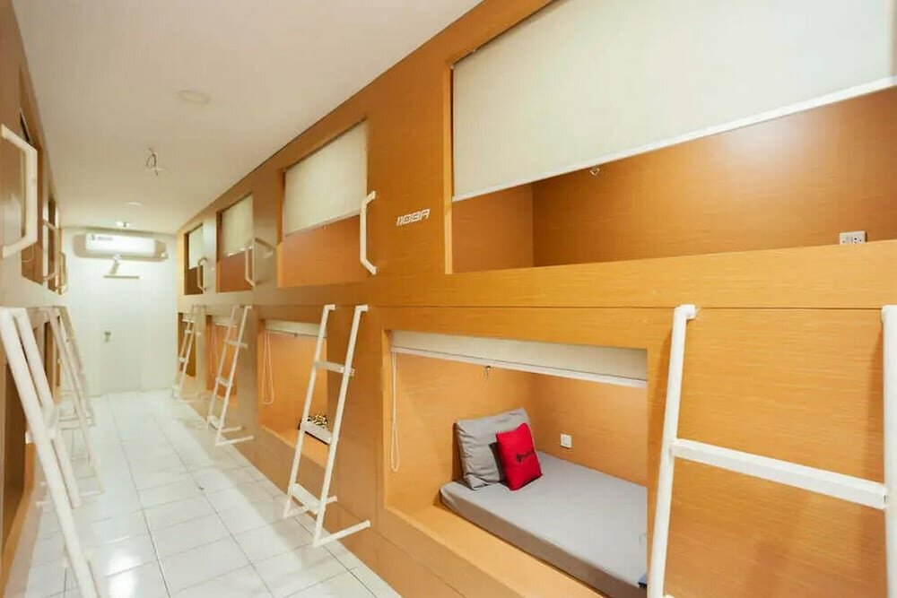 Hotel RedDoorz Hostel near Taman Puring, Jakarta, photo