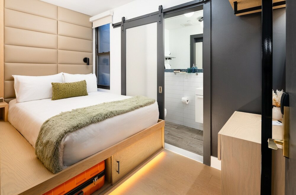 Фото Little Charlie Hotel