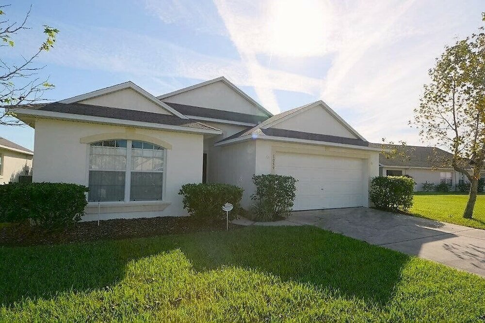 Фото 3 Bedroom Orlando Vacation Pool Home With Water View, Hot Tub, Games Room Near Disney!