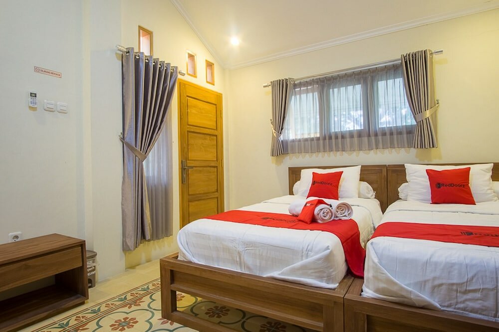Фото RedDoorz @ Letjend S. Parman Pacitan