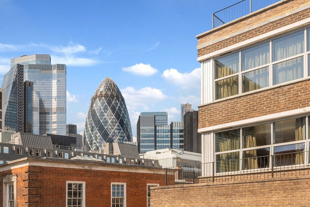 Фото Tower Hill City Centre Luxury Apartments