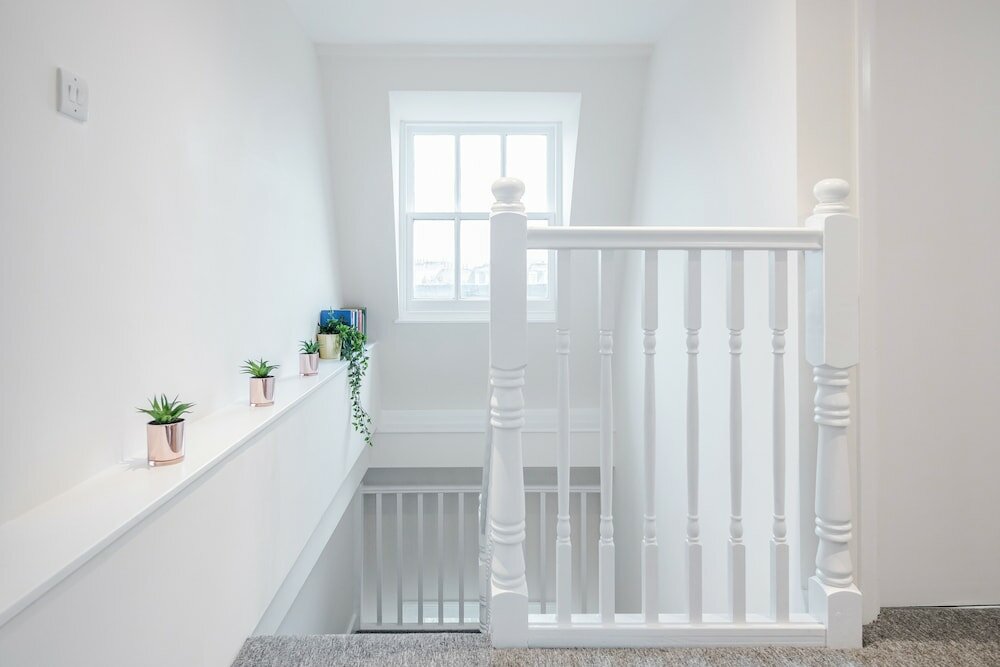 Фото Stunning 2 Bedroom Duplex Apt in Center of Camden