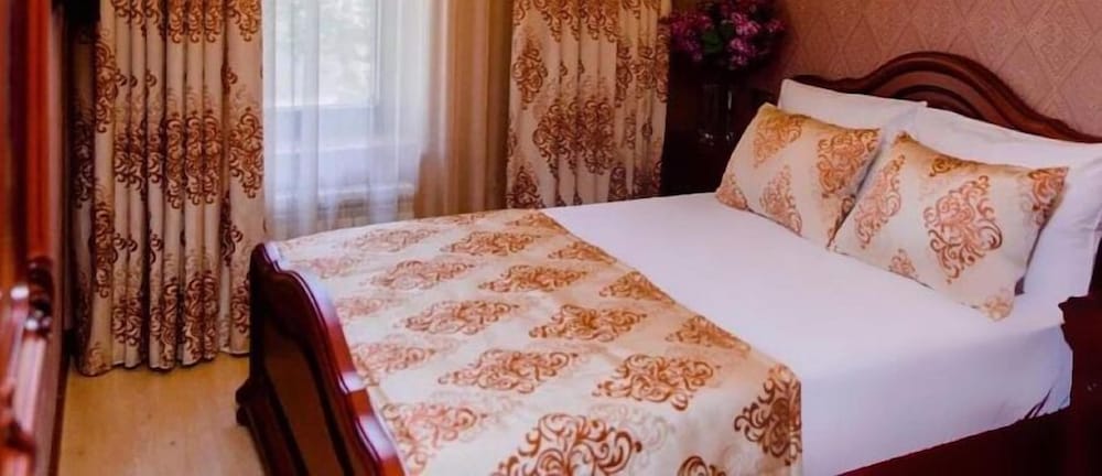 Фото Royal Antique Boutique Hotel