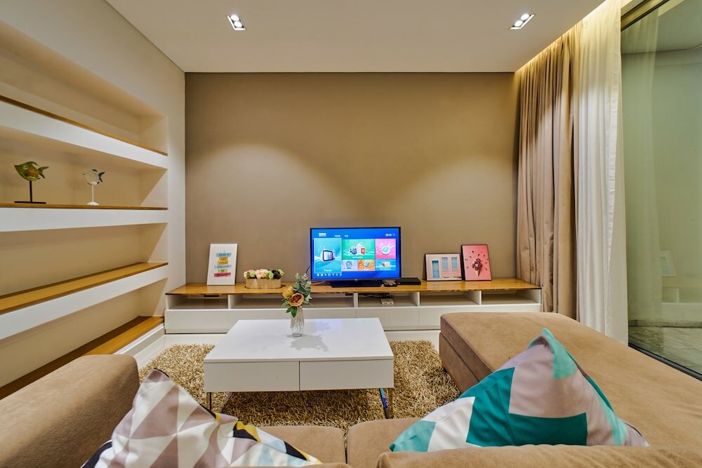 Фото Modern 4 Br villa-golf view for family