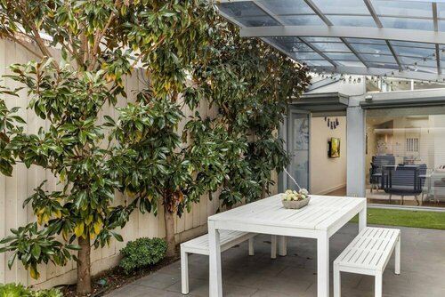 Гостиница Quintessential 2 Bedroom Terrace House в Мельбурне