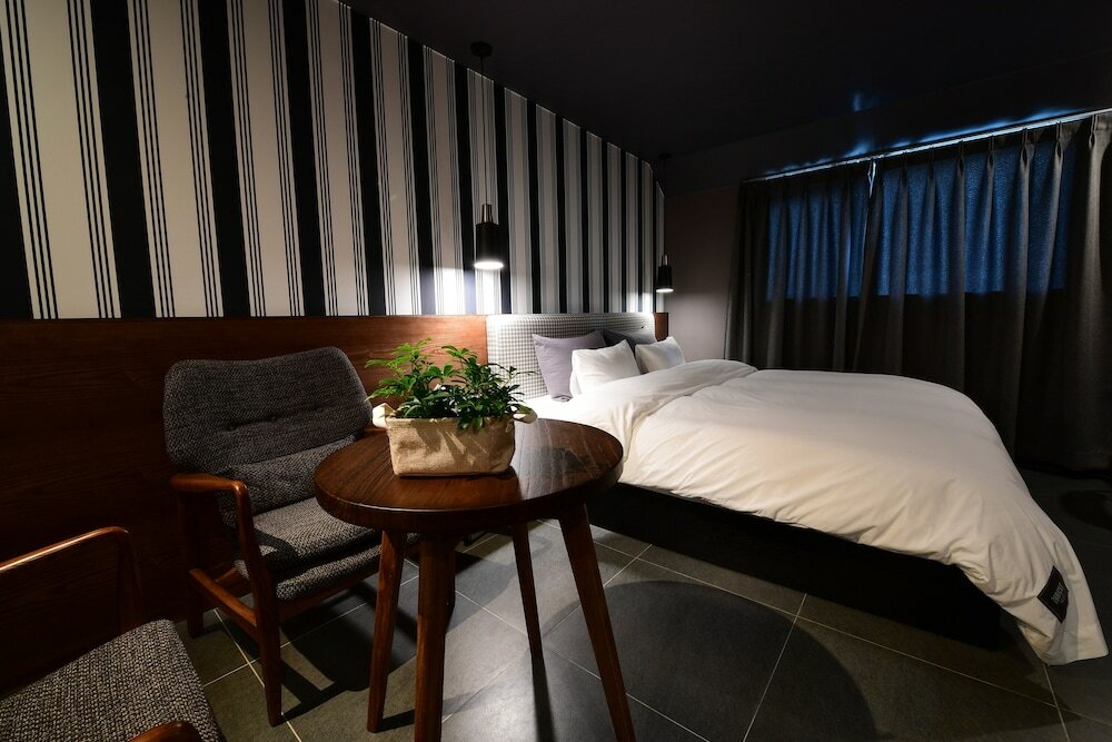 Фото Brown Dot Daeyeon