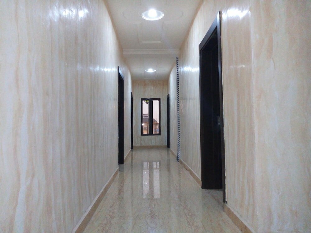 Фото White Court View Hotel