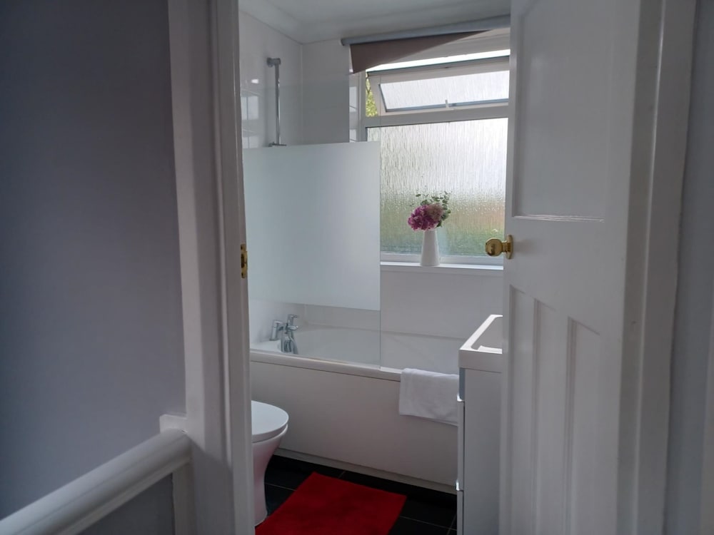 Фото Crawley Green House - Huku Kwetu