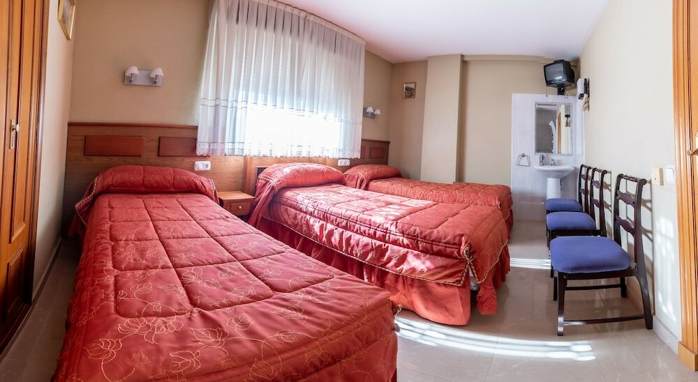 Фото Pensión Isabel by Vivere Stays