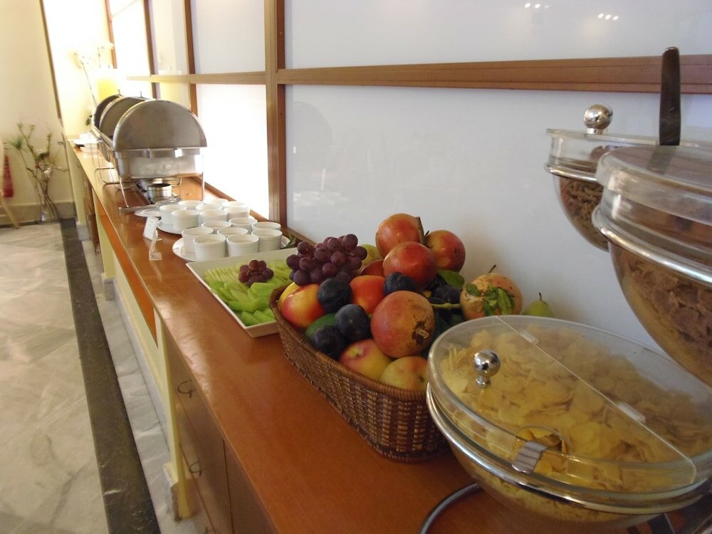 Фото Yakinthos Hotel